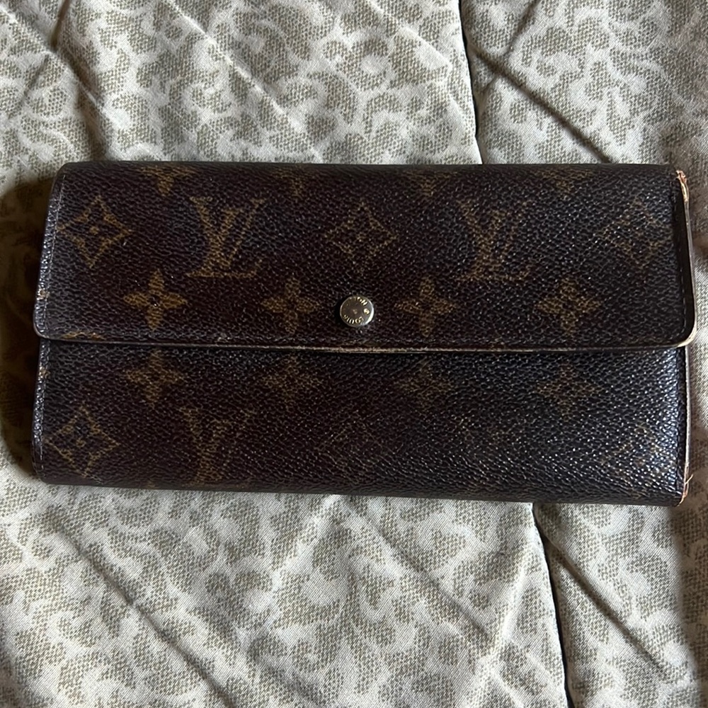 Louis Vuitton Sarah Leather Wallet With Gold Luxury Chain